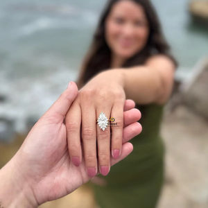 Deslumbrante anillo de bodas de moissanita con corte de pera de 3 quilates para mujer, colección de diseñador de Halo de racimo de oro amarillo sólido de 10K - Product Image 4