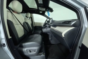 Toyota Sienna Platinum AWD 2025 Usada en Buenas Condiciones, Certificada y Limpia, para 7 Pasajeros - Product Image 2