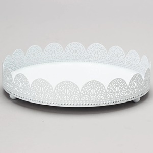 Bandeja de Metal con Filigrana Ornamentada |   Centro de Mesa Blanco Festoneado, Resistente al Calor y Apto para Lavavajillas - Product Image 6