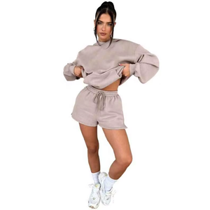 Ensemble de survêtement décontracté pour femme : sweat à capuche oversize et short en mélange de coton doux, respirant et écologique – Idéal pour l'été - Product Image 2