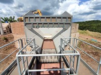 Bunker d'alimentation vibrant Constmach |   Installation de concassage de basalte durable à moteur électrique, alimentateur minier, capacité 80-100t/h, simple