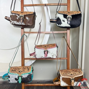 Neceser personalizado de cuero de vaca con asa cruzada para mujer, organizador de maquillaje cosmético de viaje a la moda, novedad de 2025 - Product Image 1