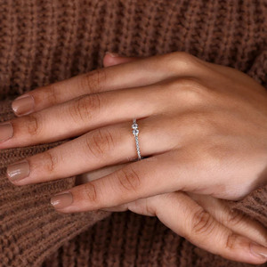 แหวนเรียงซ้อนแบบมินิมอลขนาดเล็ก2หินวงสำหรับปลูกในห้องทดลองสำหรับภรรยาหรือคนรักของเธอ - Product Image 1