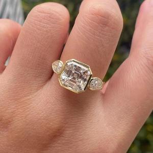 แหวนเพชรโมอิสซาไนต์ทองคำ 10K หรูหรา ผลิตในอินเดีย สำหรับงานหมั้นและงานแต่งงานสำหรับผู้หญิง มีจำหน่ายแล้ว - Product Image 4