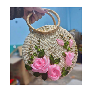 Sac à main en jacinthe d'eau tissé à la main avec doublure en coton brodé de fleurs en tissu décoratif fourre-tout écologique du Vietnam - Product Image 2