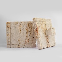 Boîte de rangement en pierre de travertin élégante, design minimaliste et durable, idéale pour organiser les accessoires dans une décoration intérieure moderne et élégante