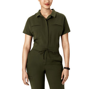 Uniforme médico profesional tipo scrub diseñado para comodidad, movilidad, transpirabilidad y uso confiable durante todo el día en el cuidado de la salud. - Product Image 3