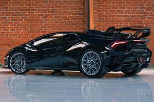 2023 H0r-a c aan S T-O Blu F on t us Paquete completo de fibra de carbono para exterior, faros LED altamente equipados, techo solar panorámico, Euro VI - Product Image 3