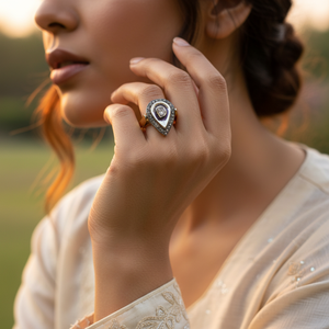 Anillo de Diamantes con Forma de Pera Chapado en Oro para Mujer con Halo, Colección de Anillos de Diamantes Elegantes - Product Image 1