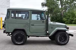 ÉDITION CLASSIQUE 1983 LANDCRUISERS 4 VITESSES MANUELLES 4X4 CONDUITE À GAUCHE EN PARFAIT ÉTAT DE FONCTIONNEMENT PROPRE ET EXCELLENT ÉTAT MEILLEURE OFFRE EXPORT - Product Image 3