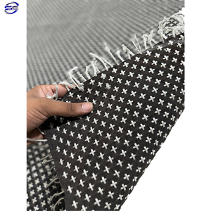 Découvrez la beauté de notre cuir de vachette en cuir tissé noir et blanc fabriqué à la main 1 à 22 pieds carrés disponible sur commande. - Product Image 3