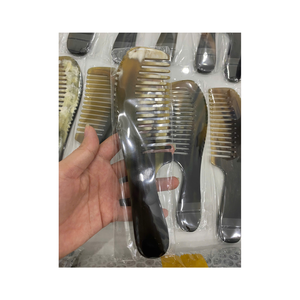 Peigne en corne naturelle pour le soin des cheveux, peigne antistatique fait à la main pour le massage du cuir chevelu, idéal pour les cadeaux, les salons et la routine quotidienne des cheveux - Product Image 5