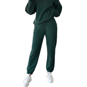 Vente en gros Ensemble sweat-shirt et pantalon de jogging en coton épais pour femmes Vêtements d'entraînement surdimensionnés à col rond avec motif imprimé - Product Image 1
