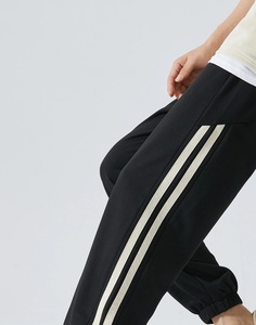OEM Pantalon de survêtement en coton polaire à coutures latérales contrastées avec cordon de serrage à la taille pour hommes Pantalon personnalisé pour hommes - Product Image 6
