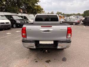 2018 Toyota Hi Lux Aspire Modèle Double Cab 4x4 Conduite à gauche avec boîte de vitesses manuelle Intérieur en cuir foncé R16 Diesel Taille des pneus - Product Image 5