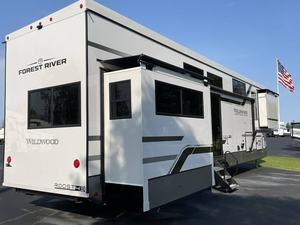 Nouveau 2025 F-o-r-e-s-t R-i-v-e-r Wildwood H-e-r-i-t-a-g-e G-l-e-n R-O-O-S-T43 - Product Image 3