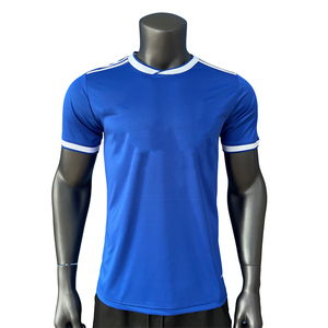 เสื้อฟุตบอลโพลีเอสเตอร์ของผู้ชายชุดตาข่ายระบายอากาศได้ดีพร้อมกางเกงขาสั้นสำหรับฤดูหนาว - Product Image 1