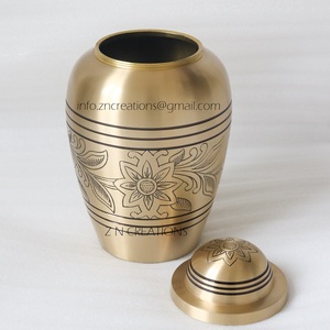 Venta caliente Premium Brass Adult Cremation Urns para cenizas humanas Fabricante indio Precio al por mayor Urna de metal - Product Image 4