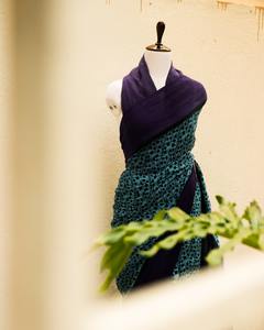 Saree en lin pur de style indien de conception traditionnelle à des prix raisonnables avec taille personnalisée disponible pour une tenue de fête unisexe - Product Image 4