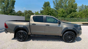 TO-YOTA HILUX 4.0 DOUBLE CAB INVINCIBLE 2.8AUT 4WD V6 SUV D-4D 4X4 Double Cabine AUTOMATIQUE TRANSMISSION - OCCASION 2023 - Product Image 3