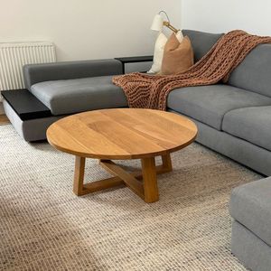 Mesa de Centro Clásica de Madera Antigua Diseñada con Encanto de la Antigua Edad para un Atractivo Atemporal en el Hogar - Product Image 1