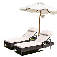 Chaise longue d'extérieur moderne inclinable en rotin synthétique avec dossier réglable et coussin en PU pour villa, hôtel, plage, piscine, jardin