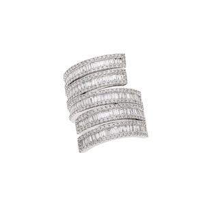 Anillo de declaración de diamantes redondos y baguette envolvente multicapa de oro de 14 quilates para mujer, pieza de joyería de lujo elegante y moderna - Product Image 6