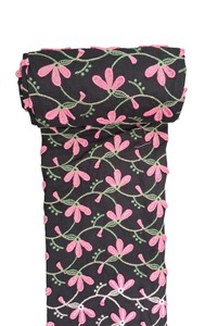 Tissu en coton tissé léger de haute qualité, noir, avec appliques florales 3D brodées, pour robes, kurtis et dupattas, au prix d'exportation - Product Image 4
