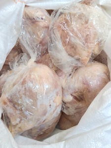 Pollo entero congelado al por mayor para supermercados, restaurantes y distribuidores - Product Image 2
