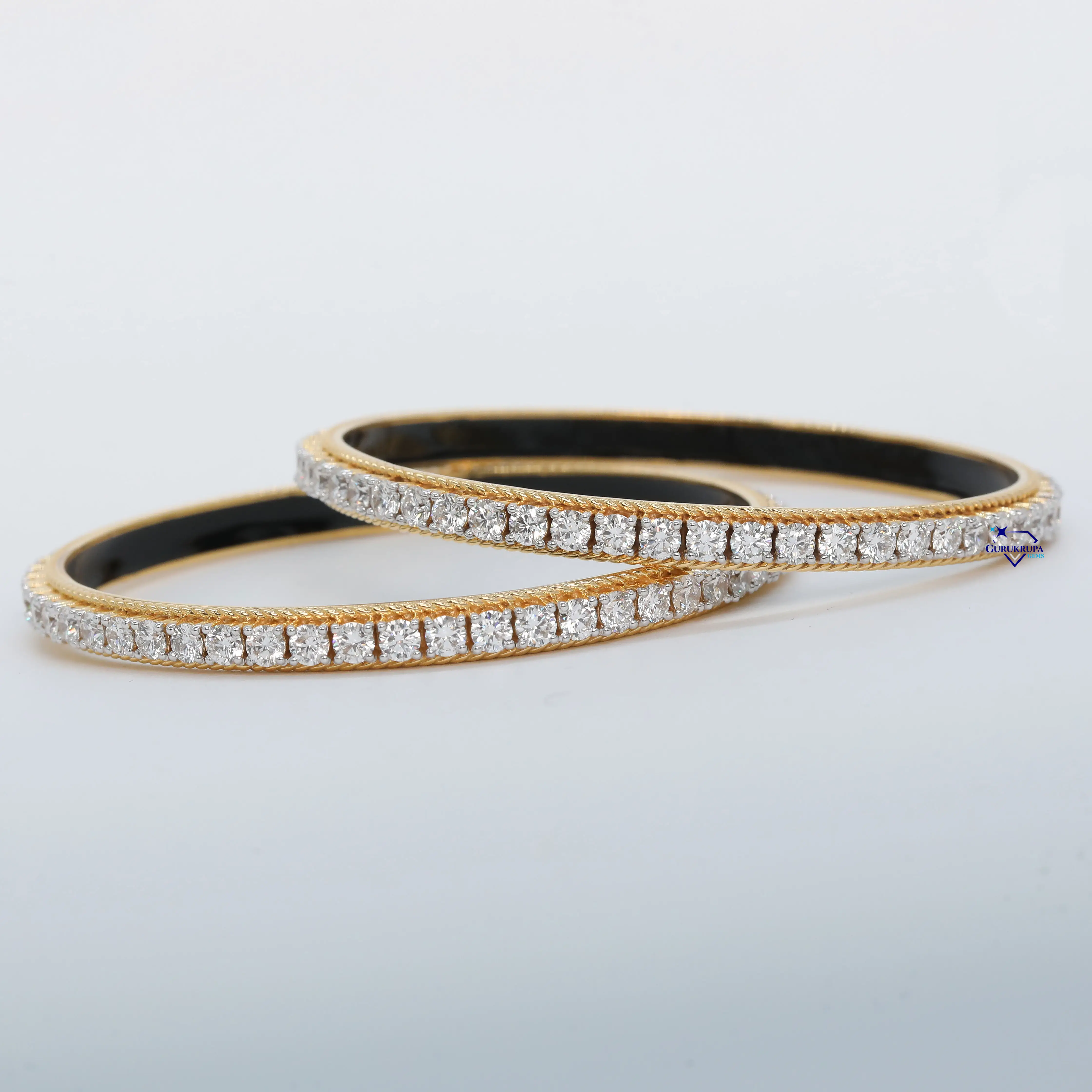 Bijoux de bracelets fantaisie pour femmes glamour avec or jaune 14 kt et diamant rond taillé en brillant cultivé en laboratoire dans la clarté VVS