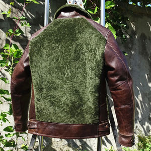 Venta al por mayor 2025 Invierno Nueva Moda chaqueta de piel de oveja Chaquetas de los hombres diseño clásico combinado con piel en la parte delantera y trasera - Product Image 4