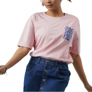 Camiseta informal de algodón 100% de alta calidad para mujer, manga corta con logotipo personalizado y estampado de bolsillo comprimido para verano - Product Image 4