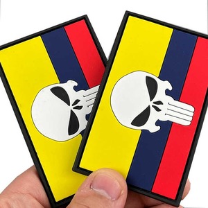 Étiquette de logo de marque 3D en caoutchouc personnalisée, patch en PVC, tissu sergé en PVC, différents matériaux, style streetwear, patch en PVC - Product Image 1