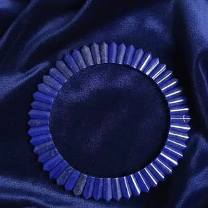 Collier ras de cou unique en pierre précieuse bleue, lapis-lazuli et perle d'eau douce, disposition lâche avec chaîne à brins, style cadeau de fête - Product Image 4