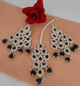 ARAÑA DE ÚLTIMO DISEÑO AL POR MAYOR INDIO Y PENDIENTES ARTIFICOS CON PERLA Y MANGTIKKA CONJUNTO PARA MUJERES Y NIÑAS - Product Image 1