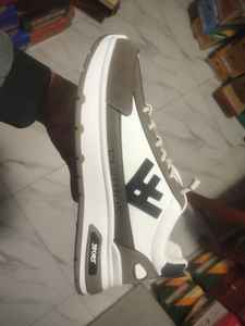 รองเท้าวิ่งสำหรับฝึกซ้อมกีฬาที่สวมใส่สบายสำหรับการออกกำลังกายและกิจกรรมกลางแจ้งแบบสบาย ๆ สำหรับทุกฤดูกาลพร้อมซับในแบบตาข่าย - Product Image 5