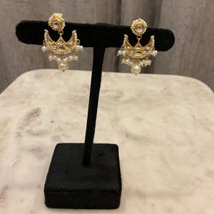 Boucles d'oreilles chic en diamant Kundalam Bestseller - Product Image 2