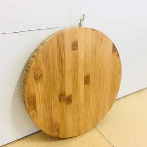 เขียงไม้ไผ่อเนกประสงค์พร้อมที่จับเพื่อความสะดวกในการพกพาและจัดเก็บ - Product Image 2