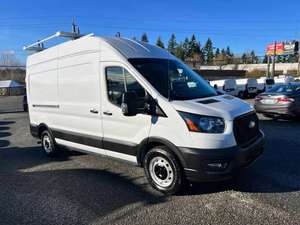 Fourgonnette Diesel Manuelle Neuve 2024 pour Transit avec Moteur Turbo, Volant à Gauche, Pneus R17, Caméra Arrière, Barre de Toit Métallique à VENDRE - Product Image 3