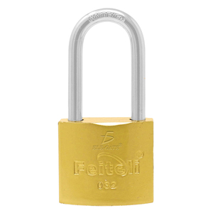 Lucchetto in Ferro Dorato da 32mm con Gancio Lungo e Cilindro in Ottone, Tipo a Chiave - Product Image 1