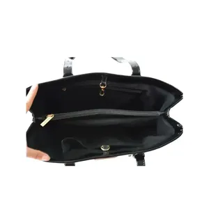 Bolso de mujer negro con estampado en relieve de PU y apertura superior - Product Image 2