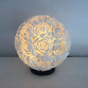 Lámpara de mesa de bola de flor de Rosa de concha marina natural hecha a mano recargable LED Luz de noche de San Valentín decoración única para el hogar regalo costero - Product Image 3