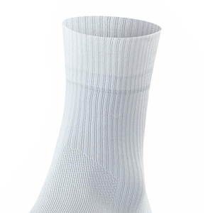 Vente en gros de chaussettes athlétiques personnalisées avec logo Chaussettes confortables unisexes et respirantes de couleur unie pour hommes Placement du logo du bas - Product Image 6