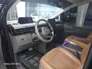 Hyundai Staria Luxury 2025 Nueva/Usada con Especificaciones GCC en Venta - Product Image 2