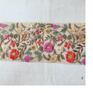 Lacets de travail en fil brodé sur mesure avec options multicolores en fil floral brodé de 2.5 pouces de largeur - Product Image 1