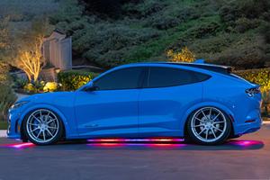 Ford Mustang Mach-E GT 2021 Usado en Buen Estado, 480 hp, Motor Dual, Tracción en las Cuatro Ruedas, Color Azul Grabber Metalizado, Sistema de Suspensión Neumática - Product Image 2
