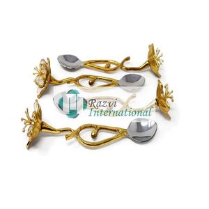 Cucharas de postre doradas con flores de esmalte blanco Cuchara de mesa de cena de metal personalizada para postre Sopa Acero inoxidable - Product Image 1