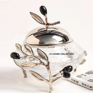 Recipiente de Lujo con Diseño de Mariposa Dorada, Acabado Plateado, con Acentos de Hojas y Ramas, Decorativo para el Hogar y Hoteles - Product Image 5