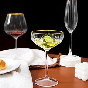 แก้วไวน์แก้วทำมือสวยงามเป็นมิตรกับสิ่งแวดล้อม กำลังเป็นที่นิยมอย่างมาก ช่วยเพิ่มความหรูหราให้กับการสังสรรค์ทางสังคมโดยสร้างบรรยากาศที่สง่างาม - Product Image 6