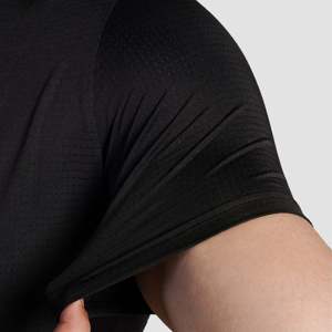 T-shirt de performance Cross Run noir 100 % polyester 300 g en tissu tricoté avec étiquette personnalisée imprimée à l'écran, fonctionnel pour l'exercice, motif uni - Product Image 5